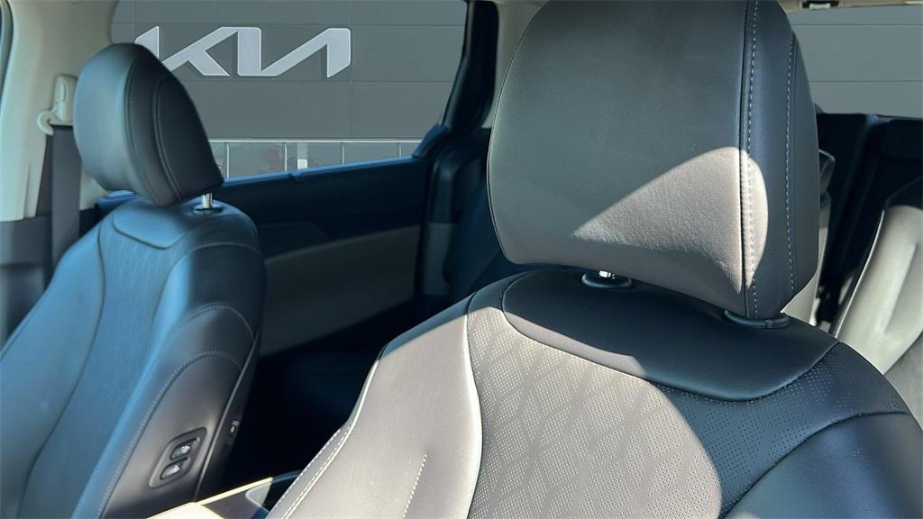 new 2026 Kia Carnival Hybrid car, priced at $45,065
