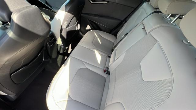 new 2025 Kia Niro car