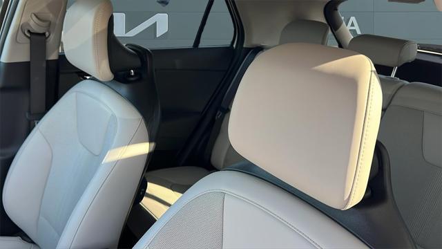 new 2025 Kia Niro car