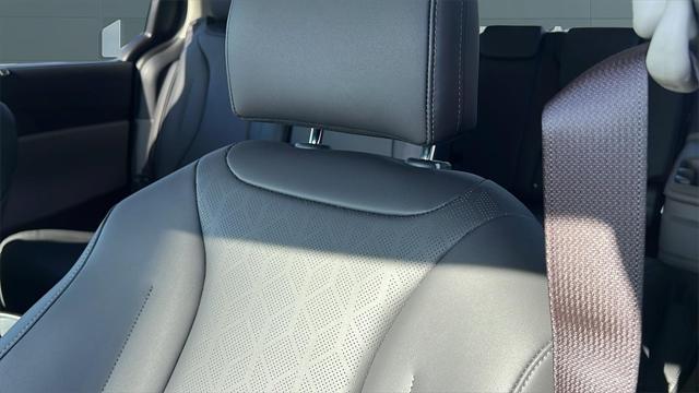 new 2025 Kia Carnival Hybrid car, priced at $44,027