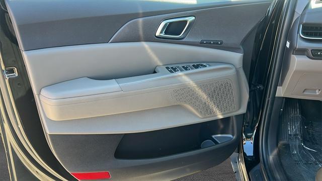 new 2025 Kia Carnival Hybrid car, priced at $44,027