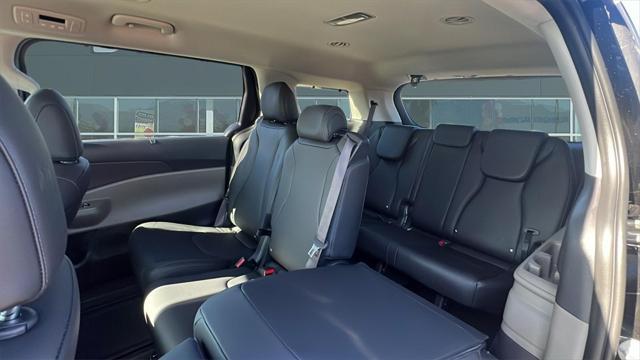 new 2025 Kia Carnival Hybrid car, priced at $44,027
