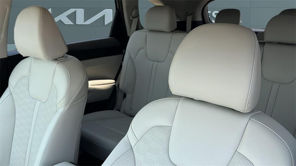 new 2025 Kia Sorento car, priced at $38,010
