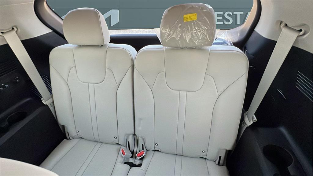 new 2025 Kia Sorento car, priced at $38,010