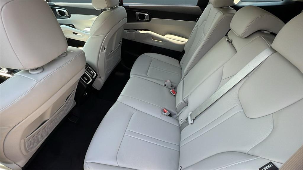 new 2025 Kia Sorento car, priced at $38,010