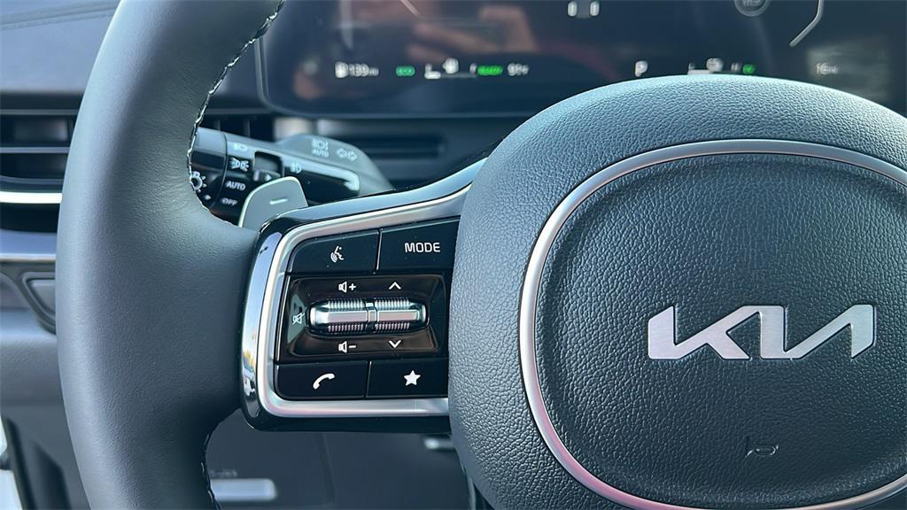 new 2026 Kia Carnival Hybrid car, priced at $55,550