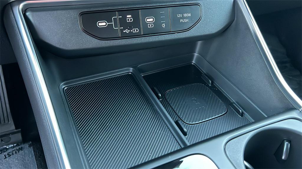 new 2026 Kia Carnival Hybrid car, priced at $55,550