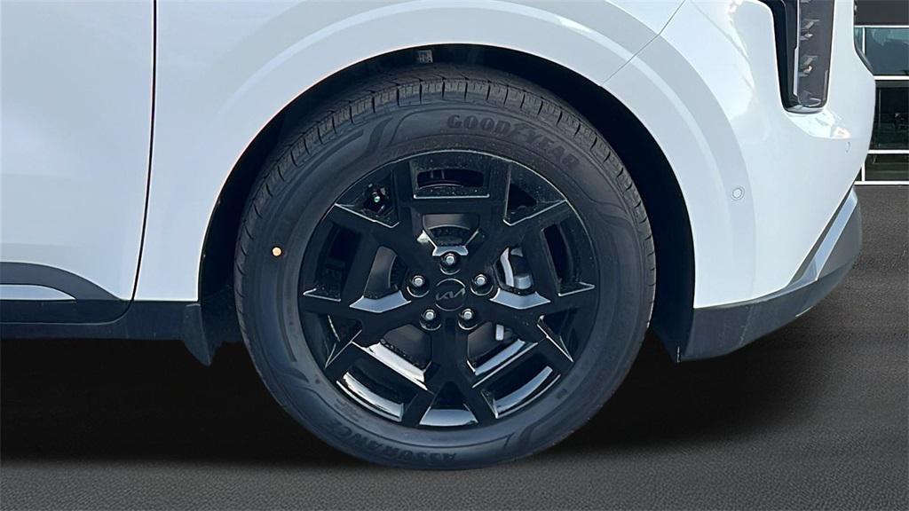 new 2026 Kia Carnival Hybrid car, priced at $55,550