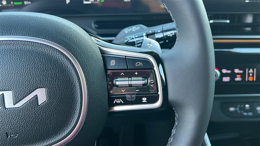 new 2026 Kia Carnival Hybrid car, priced at $55,550