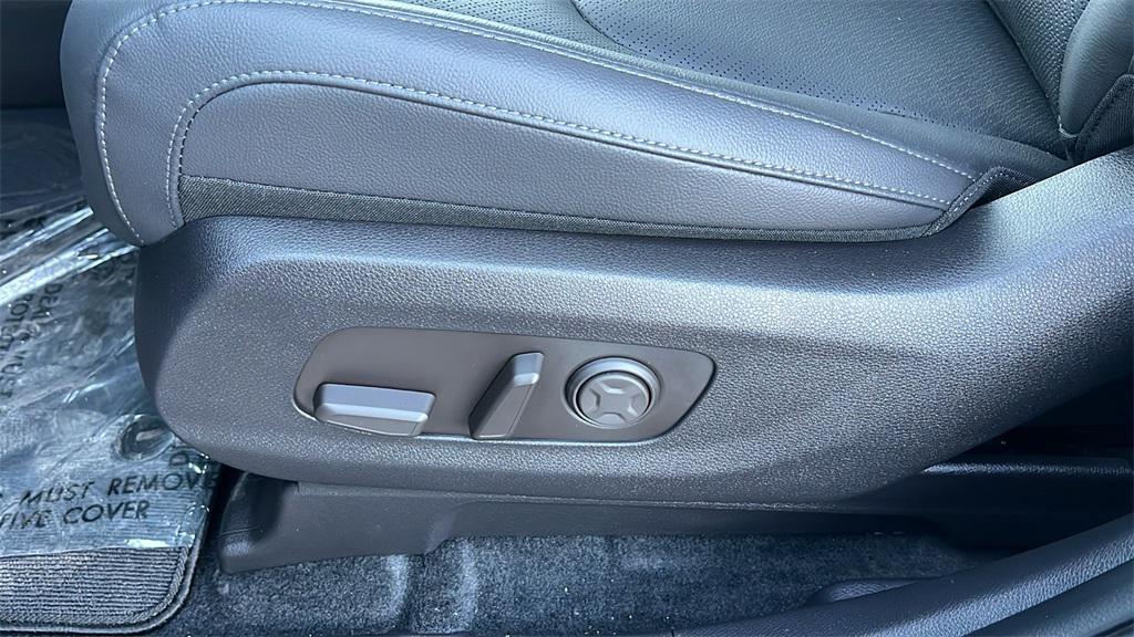 new 2026 Kia Carnival Hybrid car, priced at $55,550