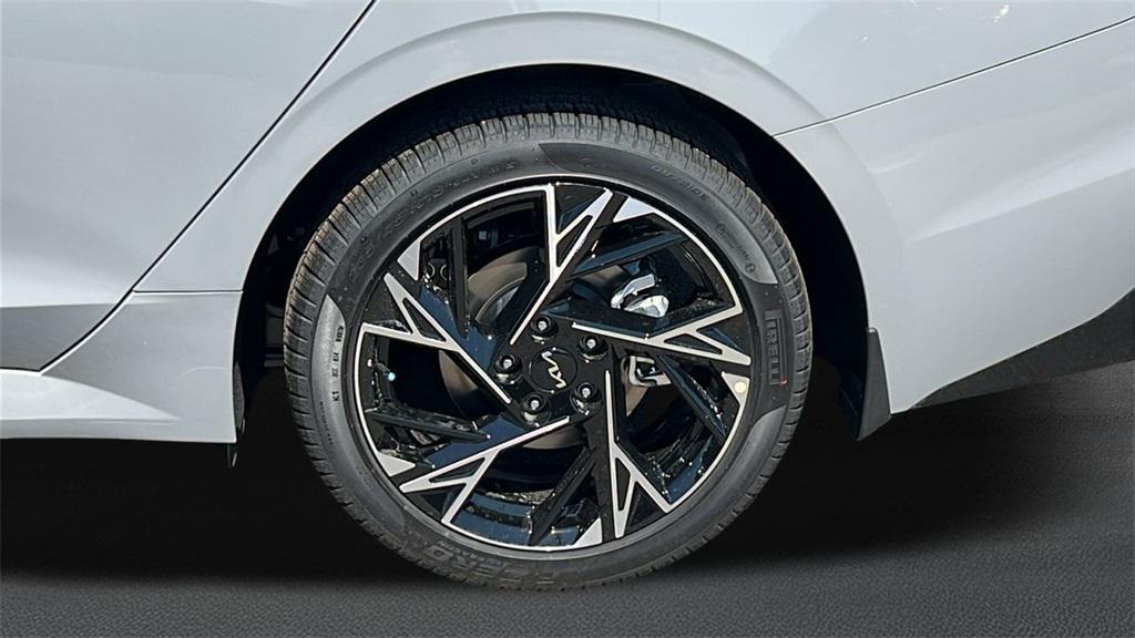 new 2025 Kia K5 car, priced at $30,306