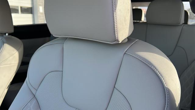 new 2025 Kia Sorento Hybrid car, priced at $49,195