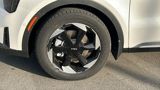 new 2025 Kia Sorento Hybrid car, priced at $49,195