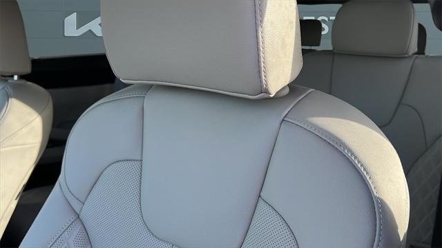 new 2025 Kia Sorento Hybrid car, priced at $49,195