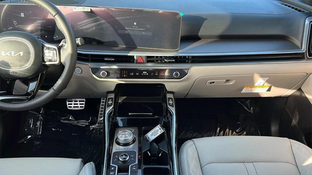 new 2025 Kia Sorento Hybrid car, priced at $49,195