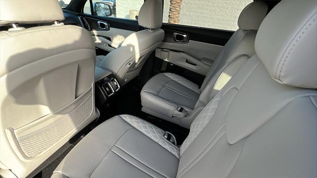 new 2025 Kia Sorento Hybrid car, priced at $49,195