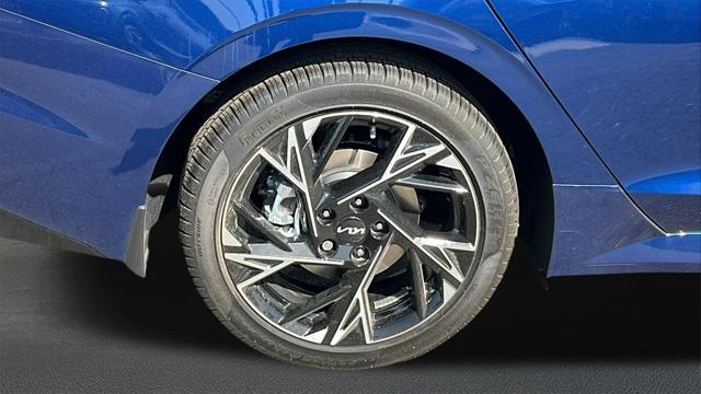 new 2025 Kia K5 car