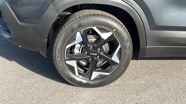 new 2025 Kia Seltos car, priced at $28,275