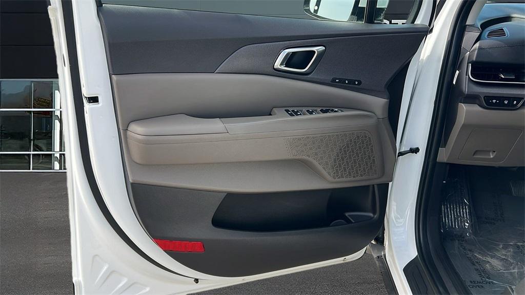 new 2026 Kia Carnival Hybrid car, priced at $50,460