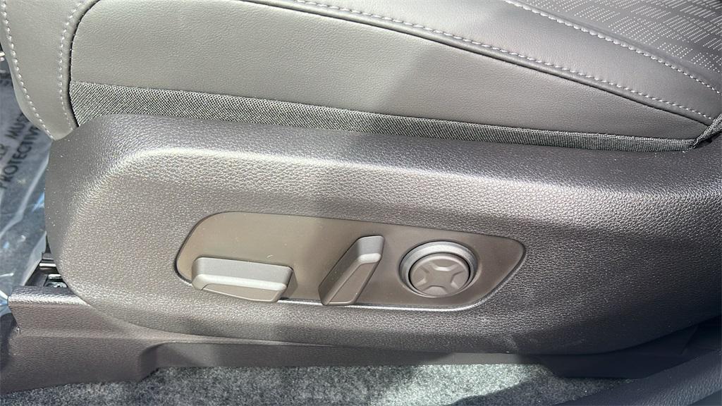 new 2026 Kia Carnival Hybrid car, priced at $50,460