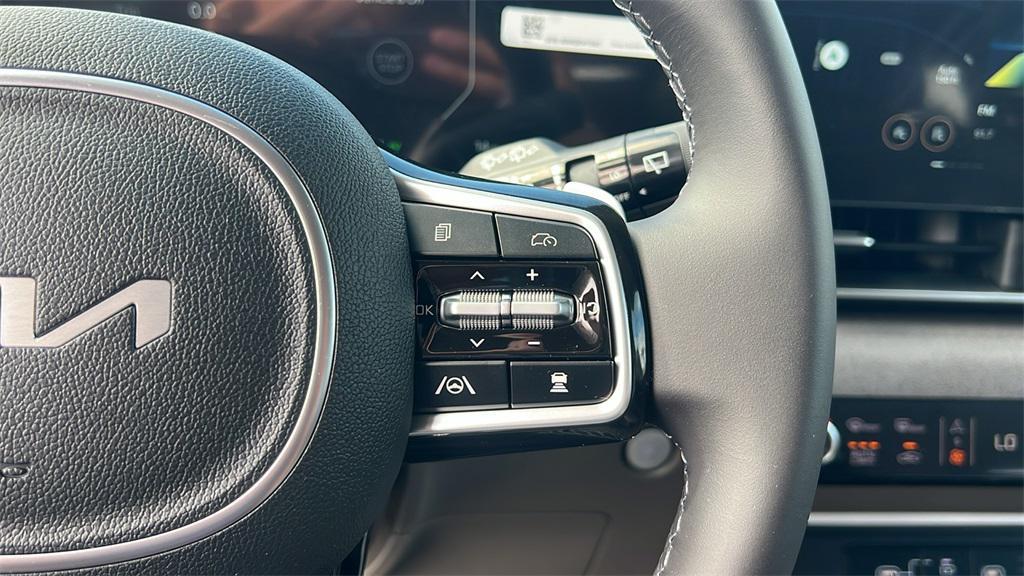 new 2026 Kia Carnival Hybrid car, priced at $50,460