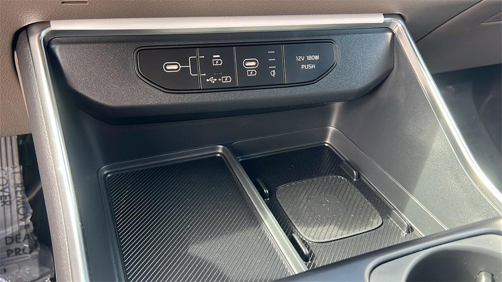 new 2026 Kia Carnival Hybrid car, priced at $50,460