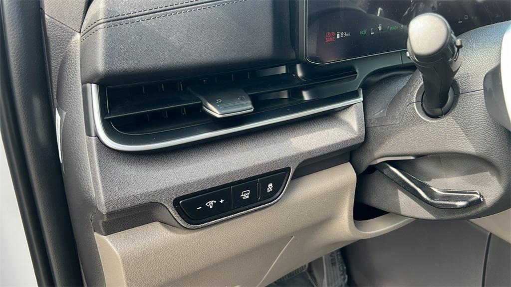 new 2026 Kia Carnival Hybrid car, priced at $50,460