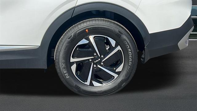 new 2025 Kia Sportage Hybrid car, priced at $30,695