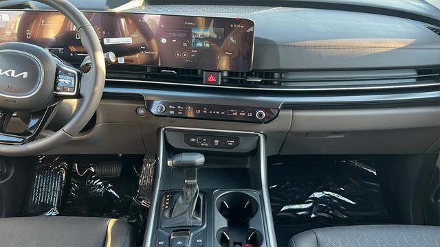 new 2025 Kia Carnival car, priced at $40,565