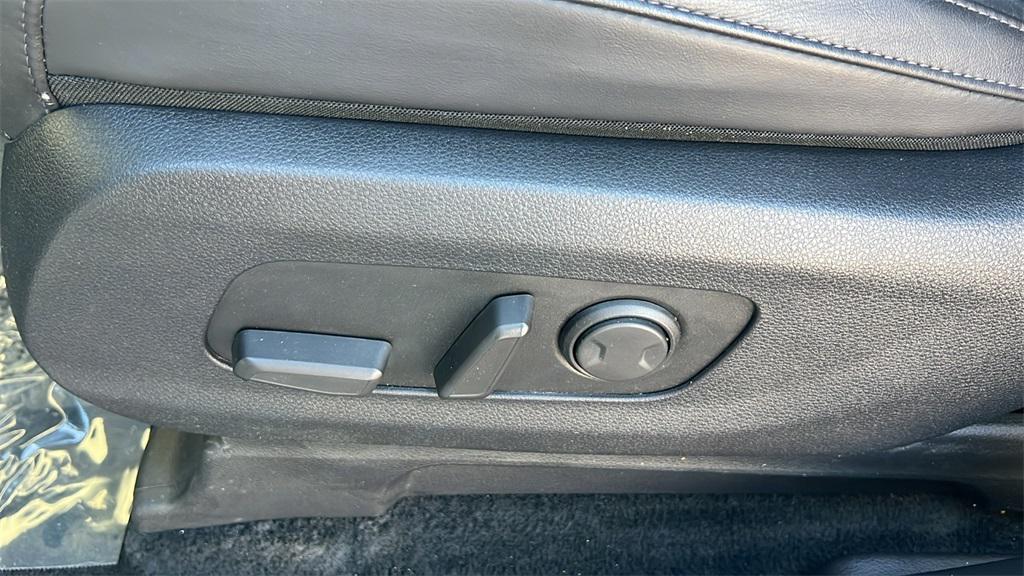 used 2024 Kia Carnival car, priced at $35,624