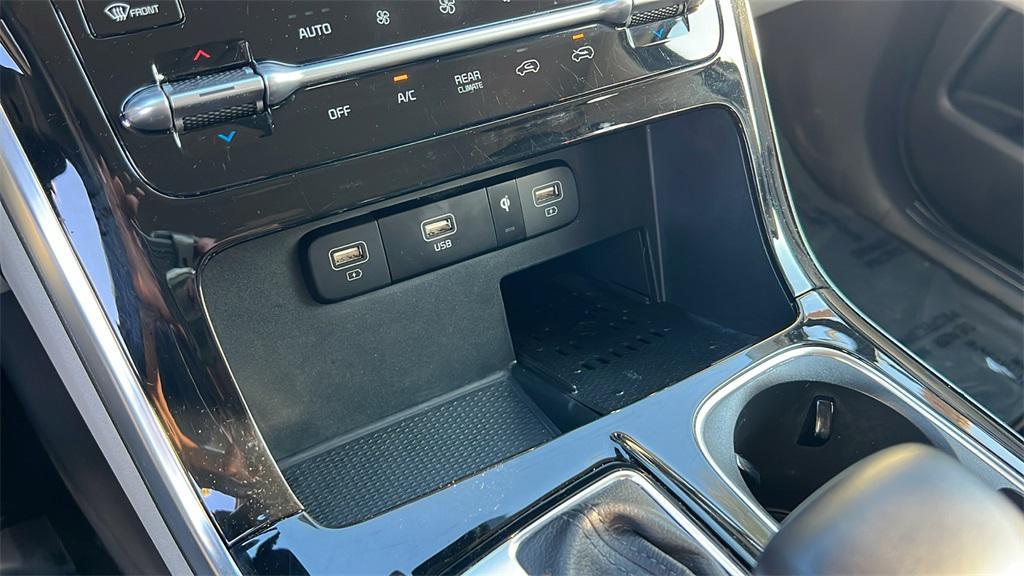 used 2024 Kia Carnival car, priced at $35,624