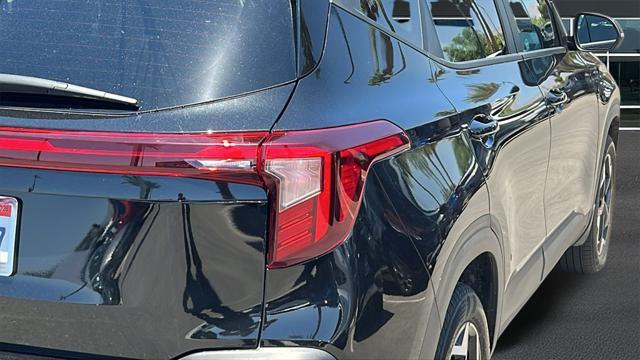 new 2025 Kia Seltos car, priced at $27,050