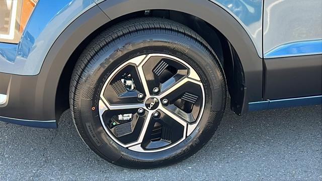new 2025 Kia Niro car, priced at $31,510