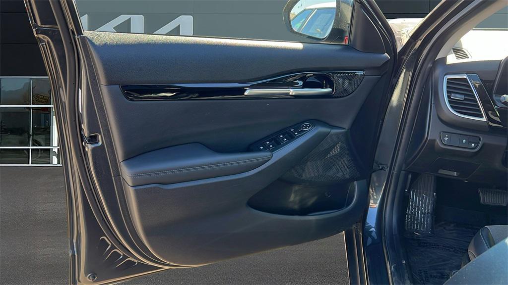 used 2024 Kia Seltos car, priced at $22,895