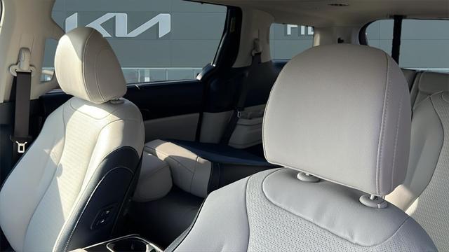 new 2026 Kia Carnival Hybrid car