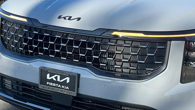 new 2025 Kia Carnival Hybrid car, priced at $53,320