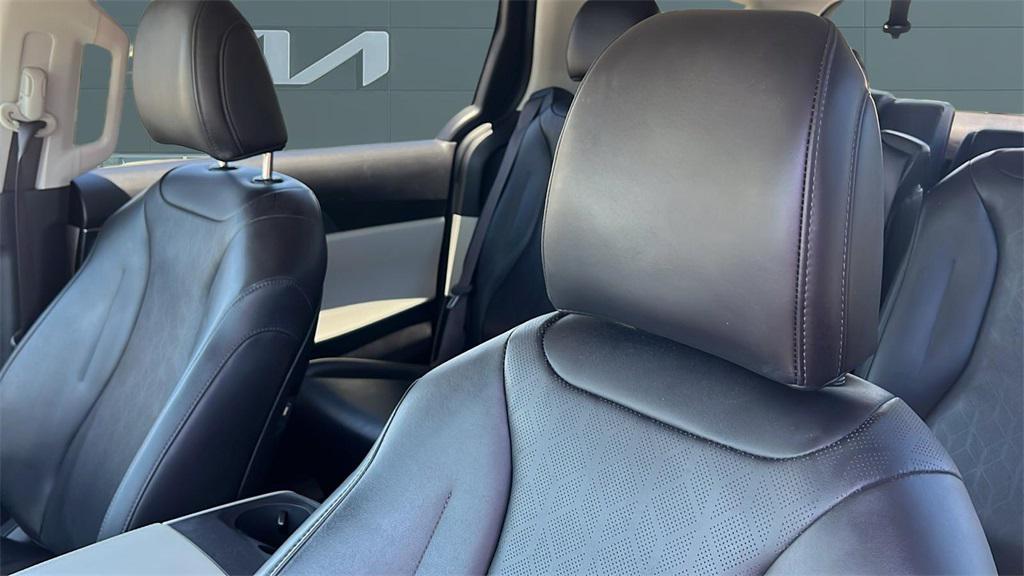 used 2022 Kia Carnival car, priced at $28,277
