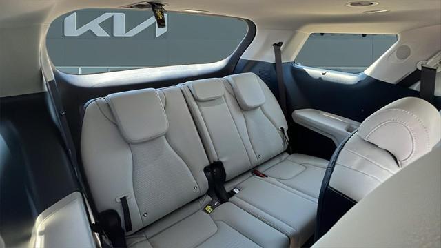 new 2026 Kia Carnival Hybrid car
