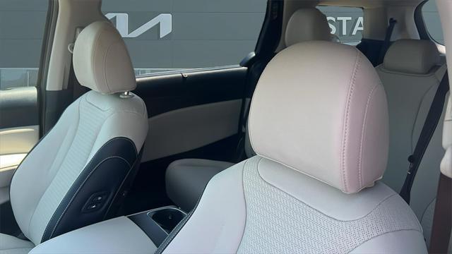 new 2026 Kia Carnival Hybrid car
