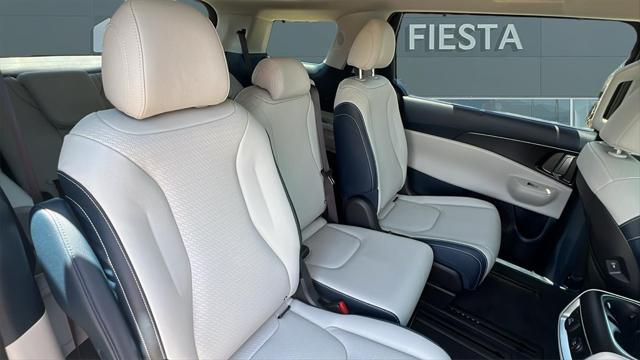 new 2026 Kia Carnival Hybrid car