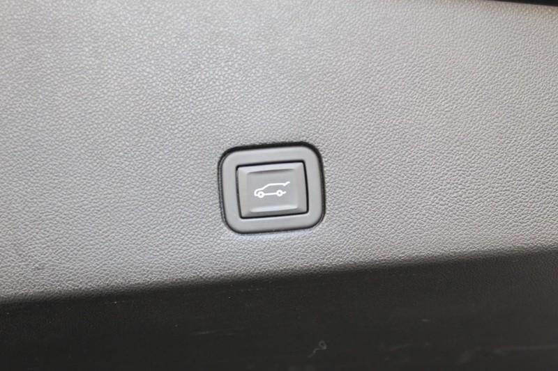 used 2023 Cadillac XT6 car, priced at $37,998