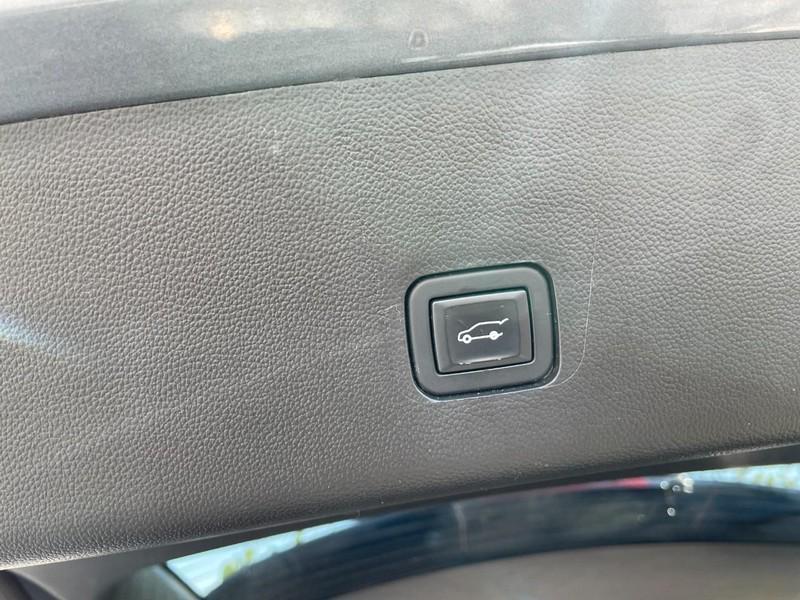 used 2020 Chevrolet Traverse car, priced at $25,998