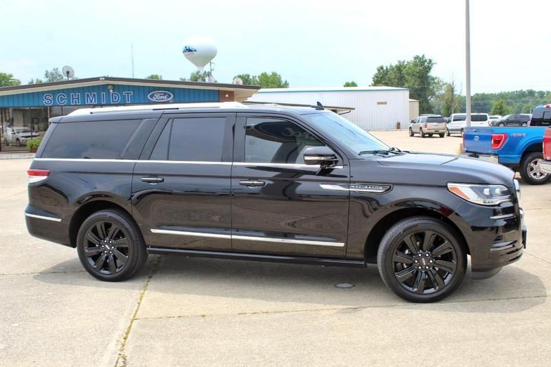 used 2023 Lincoln Navigator car, priced at $83,998