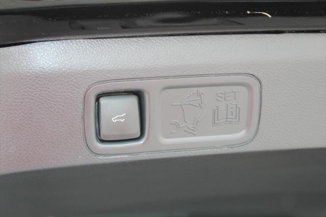 used 2023 Lincoln Navigator car, priced at $79,998