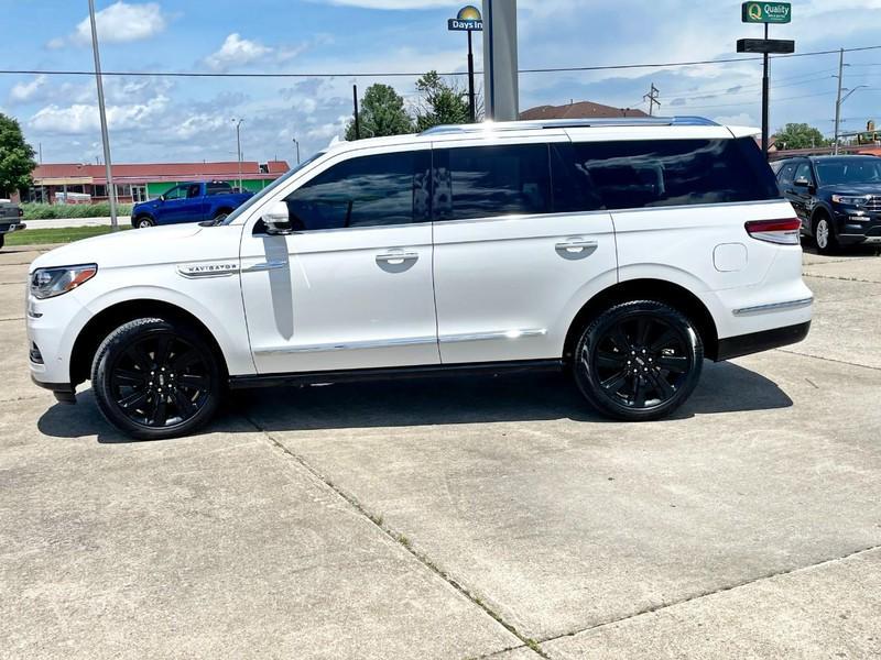 used 2024 Lincoln Navigator car, priced at $79,998
