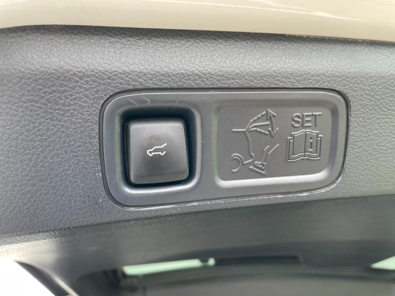 used 2024 Lincoln Navigator car, priced at $79,998