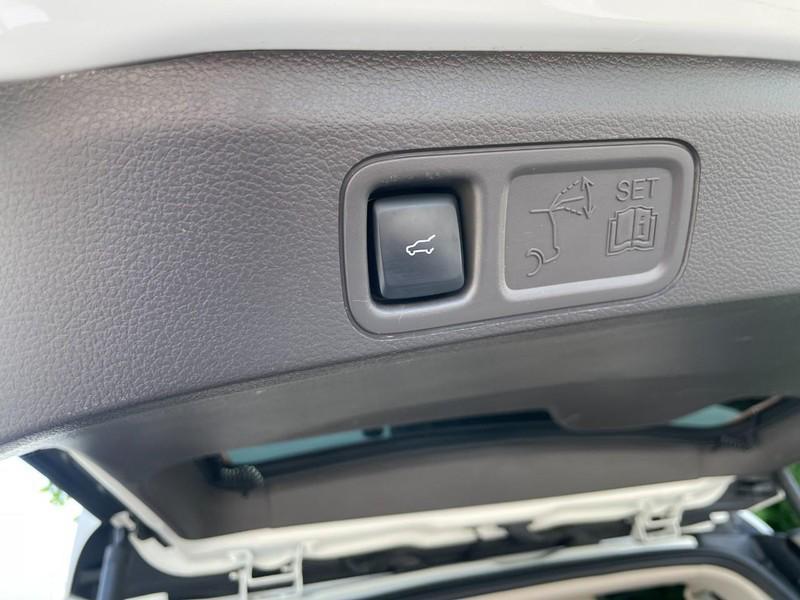used 2024 Lincoln Navigator car, priced at $79,998