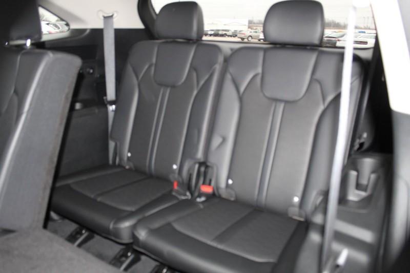 used 2024 Kia Sorento car, priced at $33,998