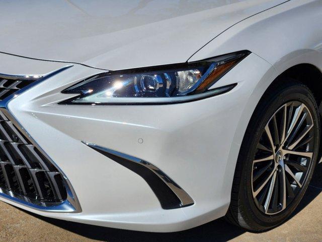 new 2025 Lexus ES 300h car, priced at $51,719