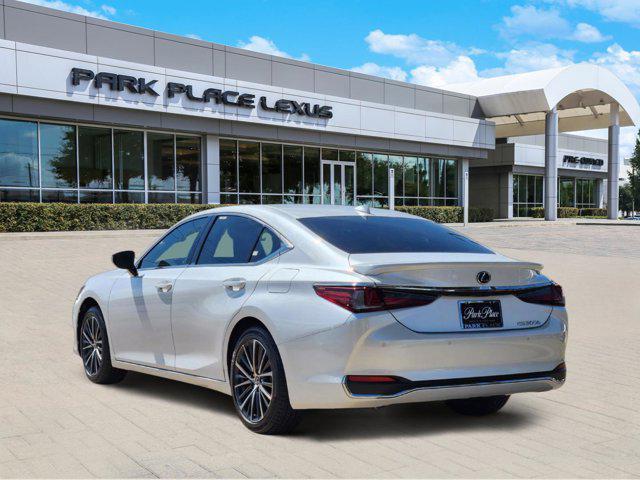 new 2025 Lexus ES 300h car, priced at $51,609